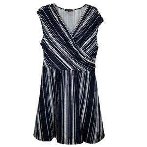 Suzanne Betro Faux Wrap Dress Short Sleeves V Neck Snap Stripes Stretch Size XL